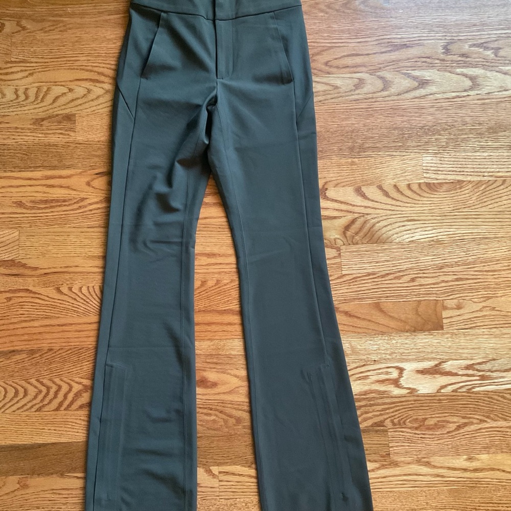 Hunter green stellar flare trouser.